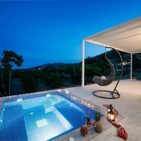 Natura Prive Jacuzzi